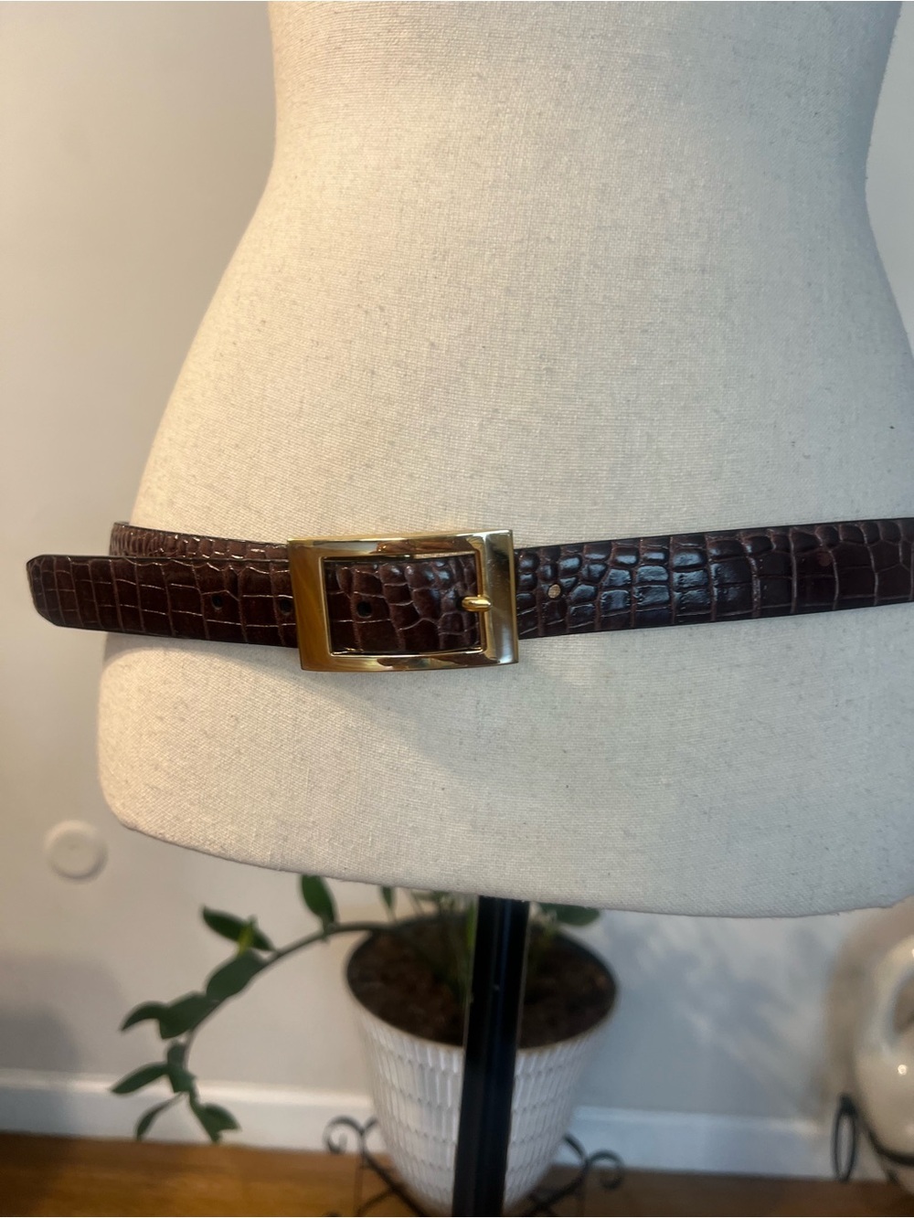 Brown Croc-Embossed Leather Belt with Gold Buckle - Picture 2 of 15